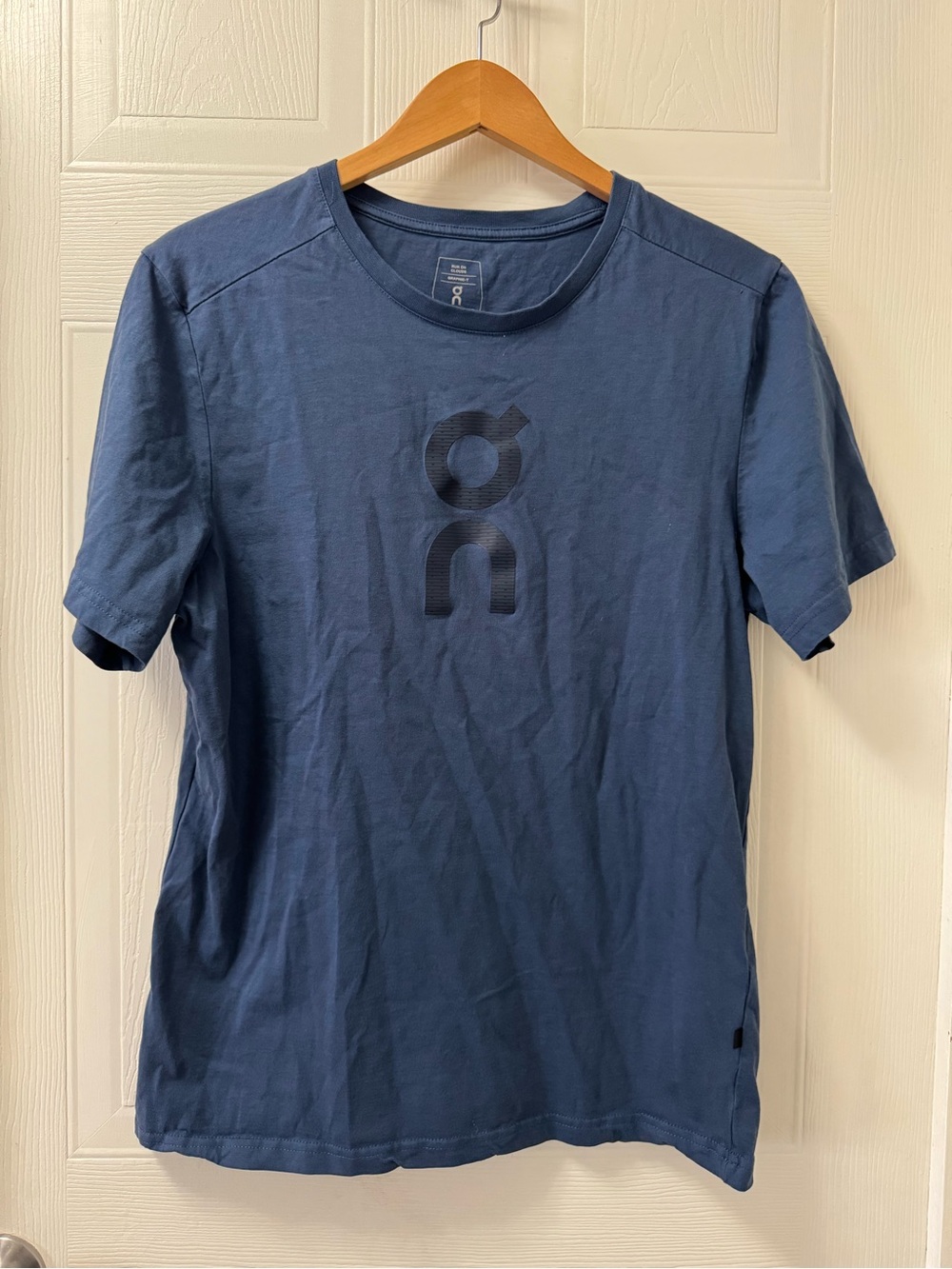 On Running Men’s Short Sleeve Logo Tee - Navy Blue